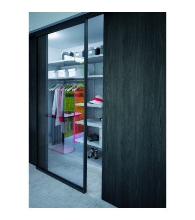 Stumdomų durų sistema su aliuminio profilių komplektu stiklui arba plokštei.