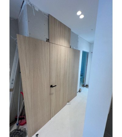 Nematomos durys su baldine plokšte